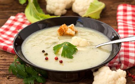 Krem z kalafiora z karmelizowaną cebulką z menu beszamel