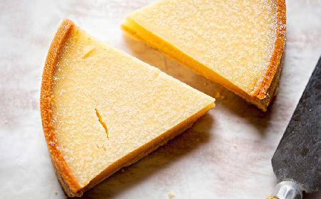 Tarta grysikowa na kruchym spodzie - francuski przepis na deser z kaszki manny