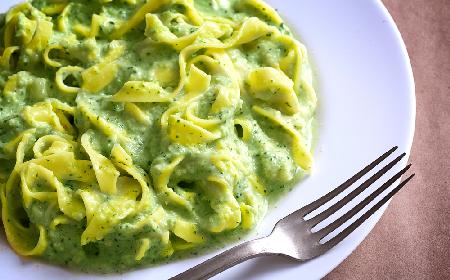 Makaron domowy z pesto pietruszkowym - przepis z serialu Przepis na życie