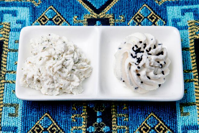 Pasta twarogowa z kminkiem - przepis na pikantną pastę z twarogu