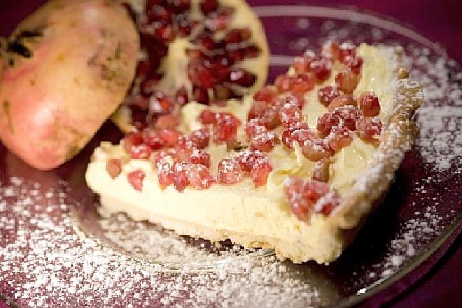 Tarta Rajski Granat z kremem budyniowym: przepis na jesienny deser