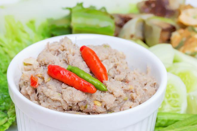 Pasta rybna z ogórkiem kiszonym - przepis na pyszne śniadanie